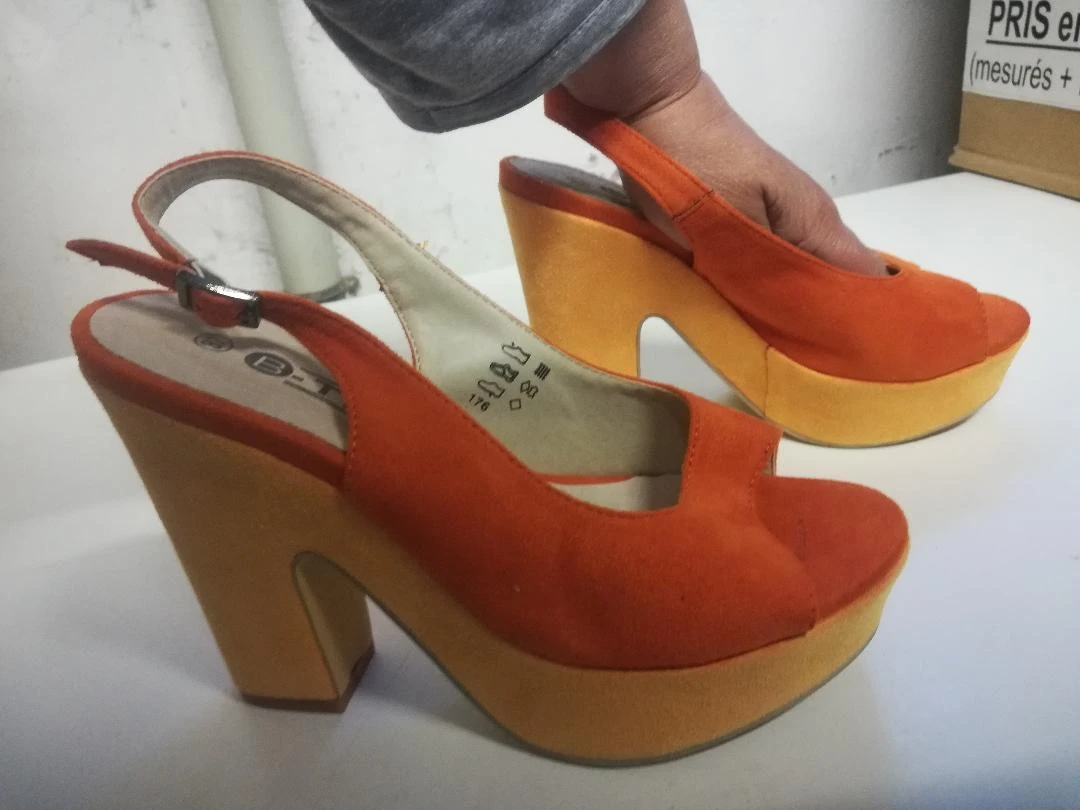 Escarpines Bicolore Naranja/Amarillo tacones 13 cm talla 37-nuevas (1 defecto) – photo 4
